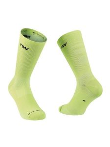 Skarpety rowerowe NORTHWAVE Extreme Pro Sock. Żółte skarpetki Northwave, bez wzorów. Za 39,00 zł.