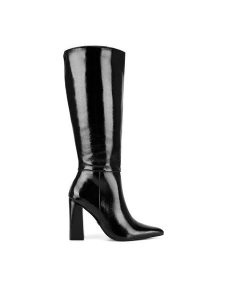 Nine West Kozaki WFA2830-1 Czarny. Czarne kozaki Nine West, bez wzorów, z materiału, bez obcasa, na słupku, bez zapięcia. Za 329,99 zł.
