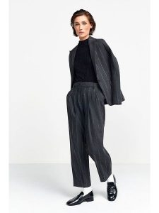 Rich & Royal Koszulka w kolorze czarnym rozmiar: XL. Czarne bluzki Rich & Royal, xl, bez wzorów, prążkowane, bez kołnierzyka, bez ramiączek. Za 152,99 zł.