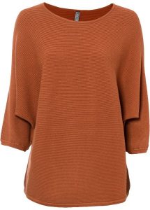 Sweter oversize w prążek, z materiału z domieszką wiskozy. Białe swetry klasyczne bonprix, z wiskozy, bez kołnierzyka. Za 99,99 zł.