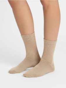 Prążkowane skarpetki 2 pack - wielobarwny. Skarpetki Sinsay, bez wzorów, prążkowane. Za 15,99 zł.