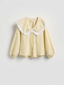 Koszula z ozdobnym kołnierzem - wielobarwny. Koszule Reserved, l, bez wzorów, z lyocellu, bez kołnierzyka, bez ramiączek. Za 179,99 zł.