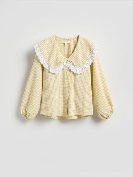 Koszula z ozdobnym kołnierzem - wielobarwny. Koszule Reserved, l, bez wzorów, z lyocellu, bez kołnierzyka, bez ramiączek. Za 179,99 zł.