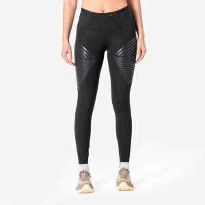 Legginsy do biegania damskie KIPRUN RHEON. Czarne legginsy KIPRUN, bez wzorów, z elastanu, z podwyższonym stanem, długie. Za 299,99 zł.