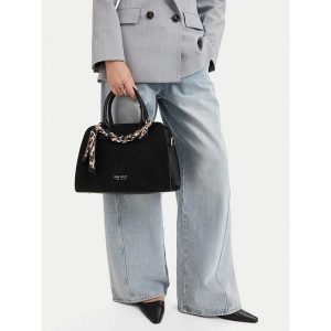 Torebka Nine West. Czarne kuferki Nine West, bez wzorów, bez dodatków. Za 279,99 zł.