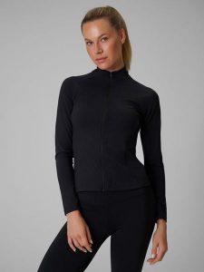 4F Bluza treningowa slim bez kaptura damska - czarna M. Czarne bluzy 4f, m, bez wzorów, bez kaptura. Za 179,99 zł.