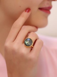 Pierres delicates Pozłacany pierścionek z labradorytem rozmiar: onesize. Czarne pierścionki Pierres delicates, z labradorytem, pozłacane. Za 61,17 zł.