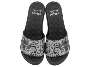 Klapki sportowe damskie Rider Splash VI. Czarne klapki Rider, bez wzorów, z gumy, bez obcasa. Za 119,00 zł.