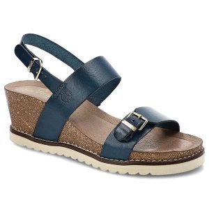 Sandały damskie Yokono, skórzana cholewka z regulowanymi paskami zapięcie na sprzączkę przy kostce, niebieskie, Motril-025. Niebieskie sandały Yokono, bez wzorów, ze skóry, bez obcasa, na koturnie, bez zapięcia. Za 219,00 zł.