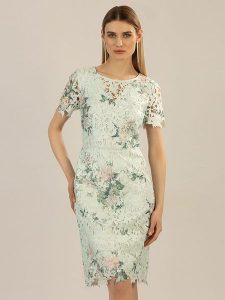 APART Sukienka w kolorze jasnozielonym rozmiar: 38. Zielone sukienki Apart, bez wzorów, z koronki, bez kołnierzyka, bez ramiączek, midi. Za 239,99 zł.