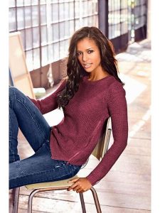 Heine Sweter w kolorze fioletowym rozmiar: 44. Różowe swetry oversize Heine, bez wzorów, ze splotem, bez ramiączek. Za 60,99 zł.