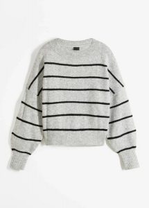 Sweter w paski o kroju oversize. Czarne swetry klasyczne bonprix, bez kołnierzyka. Za 102,99 zł.