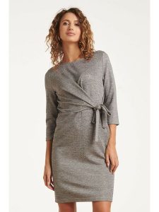 Smashed Lemon Sukienka w kolorze szarym rozmiar: XS. Szare sukienki Smashed Lemon, xs, bez wzorów, bez kołnierzyka, bez ramiączek, midi. Za 126,99 zł.