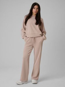 4F Spodnie dresowe z modalem damskie - beżowe XS. Brązowe spodnie dresowe 4f, l, bez wzorów, z dresówki. Za 179,99 zł.