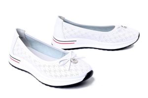 Filippo DP6718/26 WH Biały, półbuty damskie. Białe czółenka Filippo, bez wzorów, ze skóry, bez obcasa, bez zapięcia. Za 164,90 zł.