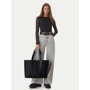 Torebka HUGO. Czarne torebki klasyczne Hugo, bez wzorów, bez dodatków. Za 627,99 zł.