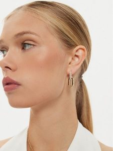 Guess Kolczyk JUBE0458 2JW Złoty. Żółte kolczyki Guess, metalowe. Za 249,99 zł.