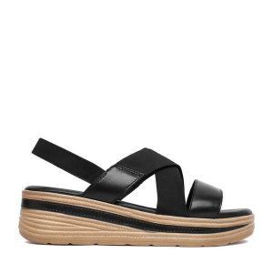 Sandały Lasocki. Czarne sandały Lasocki, bez wzorów, bez obcasa, na koturnie, bez zapięcia. Za 179,99 zł.