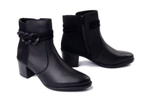 RIEKER Y2066-00 black, botki damskie. Czarne botki Rieker, bez wzorów, bez obcasa, na obcasie, bez zapięcia. Za 355,91 zł.