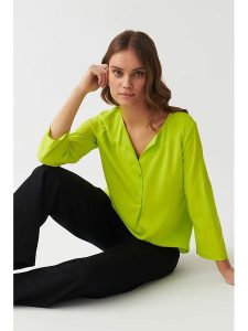 TATUUM Bluzka w kolorze zielonym rozmiar: 40. Zielone bluzki Tatuum, bez wzorów, z wiskozy, bez kołnierzyka, bez ramiączek. Za 83,22 zł.