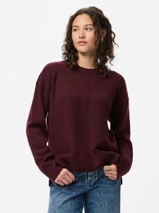 Pieces Sweter w kolorze czerwonym rozmiar: XL. Czerwone swetry oversize Pieces, xl, bez wzorów, bez ramiączek. Za 110,04 zł.