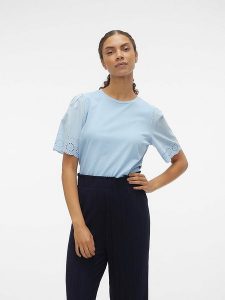 Vero Moda Koszulka w kolorze błękitnym rozmiar: M. Niebieskie bluzki Vero Moda, m, bez wzorów, z bawełny, bez kołnierzyka, bez ramiączek. Za 39,49 zł.