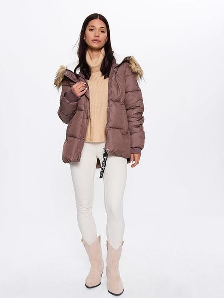 Bebe Kurtka zimowa w kolorze jasnoróżowym rozmiar: M. Różowe kurtki Bébé, na zimę, m, bez wzorów, z puchu, bez kaptura. Za 200,60 zł.