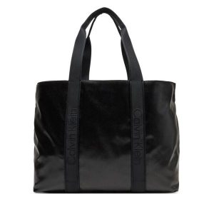 Torebka Calvin Klein. Czarne shopper bag Calvin Klein, bez wzorów, bez dodatków. Za 389,99 zł.