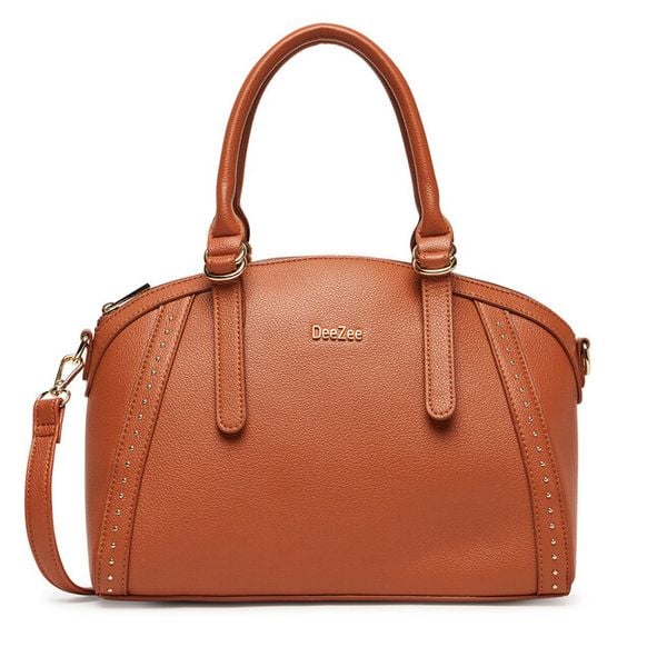 Torebka DeeZee. Brązowe kuferki DeeZee, bez wzorów, bez dodatków. Za 149,99 zł.