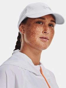 Under Armour Czapka "Blitzing" w kolorze białym rozmiar: onesize. Białe czapki Under Armour, bez wzorów. Za 83,62 zł.