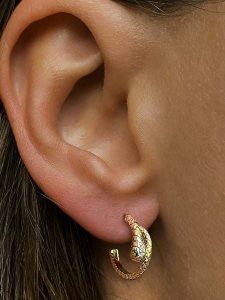 Les Favorites Pozłacane kolczyki-półkreole z cyrkoniami rozmiar: onesize. Zielone kolczyki Les Favorites, z cyrkonią, pozłacane. Za 108,99 zł.