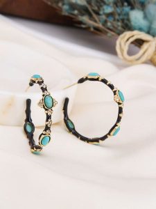 L'Atelier de Gaia Pozłacane kolczyki-półkreole z turkusem i cyrkoniami rozmiar: onesize. Czarne kolczyki L'Atelier de Gaia, z cyrkonią, pozłacane. Za 69,99 zł.