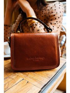 Maison héritage PARIS Skórzana torebka "Luna" w kolorze jasnobrązowym - 19 x 15 x 10 cm rozmiar: onesize. Brązowe torebki klasyczne Maison héritage PARIS, bez wzorów, z materiału, przez ramię, bez dodatków. Za 304,99 zł.