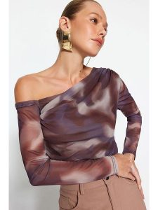 Trendyol Koszulka w kolorze bordowym rozmiar: M. Czerwone bluzki Trendyol, m, bez wzorów, bez kołnierzyka, bez ramiączek. Za 48,39 zł.