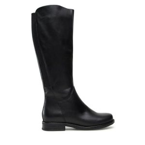 Kozaki Lasocki. Czarne kozaki Lasocki, bez wzorów, bez obcasa, na płaskiej podeszwie, bez zapięcia. Za 379,99 zł.