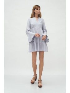 Nife Sukienka w kolorze jasnoszarym rozmiar: 40/42. Szare sukienki Nife, bez wzorów, z wiskozy, bez kołnierzyka, bez ramiączek, mini, rozkloszowane. Za 61,02 zł.