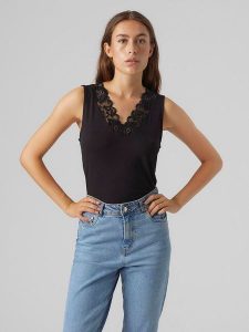 Vero Moda Top w kolorze czarnym rozmiar: XL. Czarne topy Vero Moda, xl, bez wzorów, z koronki, bez kołnierzyka, bez ramiączek. Za 52,67 zł.