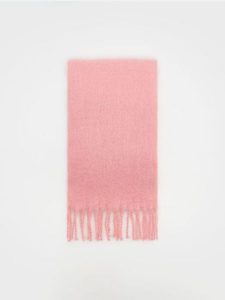 Szalik z frędzlami - różowy. Czerwone szaliki Reserved, bez wzorów. W wyprzedaży za 59,99 zł.