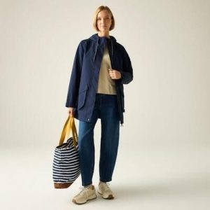 Damska wodoodporna kurtka z kapturem Norana. Niebieskie kurtki Regatta, bez wzorów, z poliesteru, z kapturem. Za 349,99 zł.