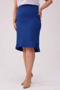 Elegancka ołówkowa spódnica Amelia w szafirowym kolorze PLUS SIZE XXL OVERSIZE WIOSNA. Niebieskie spódnice Moda Size Plus Iwanek, na spotkanie biznesowe, na wiosnę, plus size, bez wzorów, z elastanu, eleganckie, plus size, mini. W wyprzedaży za 69,90 zł.