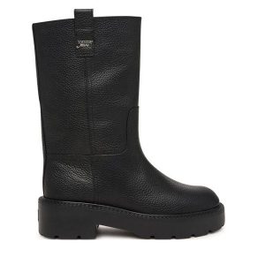 Kozaki Tommy Jeans. Czarne kozaki Tommy Jeans, bez wzorów, z jeansu, bez obcasa, na płaskiej podeszwie, bez zapięcia. Za 799,99 zł.