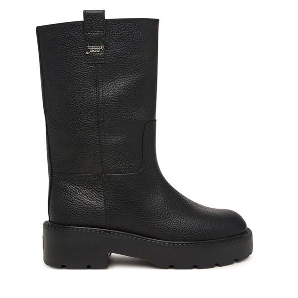 Kozaki Tommy Jeans. Czarne kozaki Tommy Jeans, bez wzorów, z jeansu, bez obcasa, na płaskiej podeszwie, bez zapięcia. Za 799,99 zł.