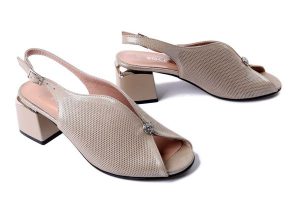 BOCCATO 506.230 bej saten ZMB30, sandały damskie. Brązowe sandały Boccato, bez wzorów, z gumy, bez obcasa, na obcasie, bez zapięcia. Za 255,43 zł.