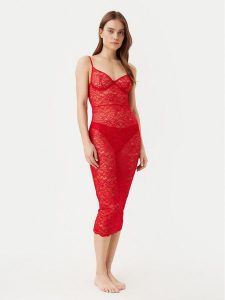 Guess Koszula nocna O5RK00 KBGT0 Czerwony Regular Fit. Czerwone koszule nocne Guess, z aplikacjami, z syntetyku, bez ramiączek. Za 209,99 zł.
