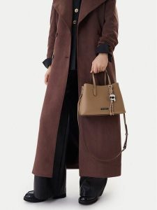 KARL LAGERFELD Torebka B1W30003 Brązowy. Brązowe torebki klasyczne KARL LAGERFELD, bez wzorów, ze skóry, bez dodatków. Za 628,99 zł.