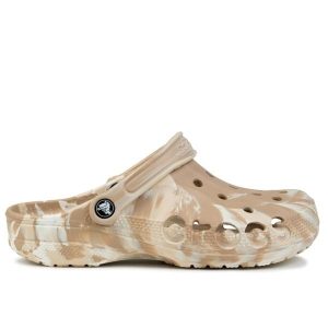 Klapki sportowe unisex Crocs BAYA MARBLED CLOG. Brązowe klapki Crocs, bez wzorów, bez obcasa. Za 179,00 zł.