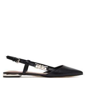 Sandały Guess. Czarne sandały Guess, z aplikacjami, bez obcasa, na płaskiej podeszwie, bez zapięcia. Za 399,99 zł.