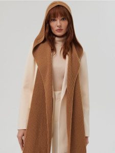 Szalik - beżowy. Brązowe szaliki Sinsay, bez wzorów, z dzianiny. Za 45,99 zł.