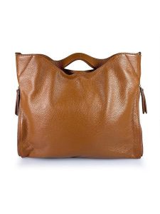 Florence Bags Skórzana torebka "Ge" w kolorze jasnobrązowym - 39 x 31 x 5 cm rozmiar: onesize. Brązowe torebki klasyczne Florence Bags, bez wzorów, z materiału, na ramię, bez dodatków. Za 382,99 zł.