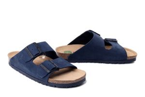 DR. BRINKMANN 701007-05 blau, klapki damskie. Niebieskie klapki Dr. Brinkmann, bez wzorów, ze skóry, bez obcasa. Za 246,42 zł.